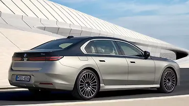 BMW 7 Series facelift Right Rear Three Quarter