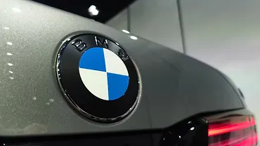 BMW i7 Front Logo
