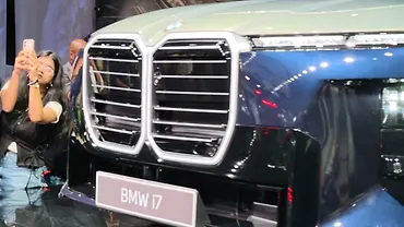BMW i7 Grille