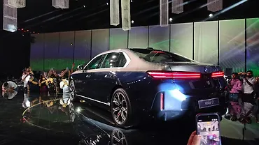 BMW i7 Left Rear Three Quarter