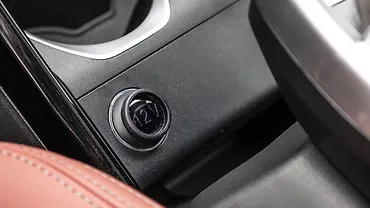 BMW X1 LWB USB Port/AUX/Power Socket/Wireless Charging BMW X1 LWB USB Port/AUX/Power Socket/Wireless Charging