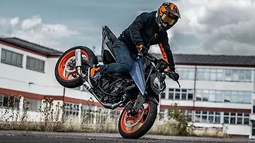 2026 KTM 125 Duke Launched in UK