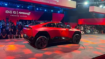 Mahindra BE 6 Sporteq Right Side View Mahindra BE 6 Sporteq Right Side View