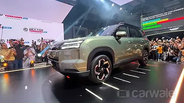 MG Hector Tomahawk EV Left Front Three Quarter