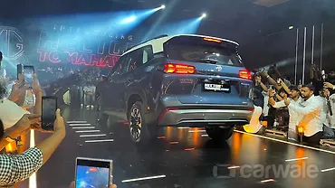 MG Hector Tomahawk EV Left Rear Three Quarter