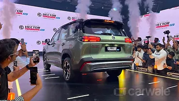MG Hector Tomahawk EV Left Rear Three Quarter