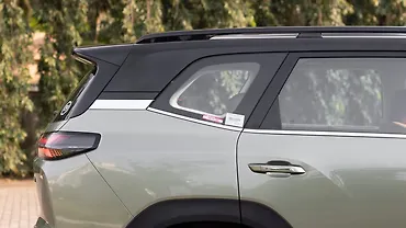 एमजी Hector Tomahawk EV रियर क्वार्टर ग्लास
