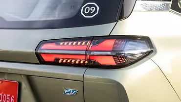 एमजी Hector Tomahawk EV रियर सिग्नल / ब्लिंकर लाइट