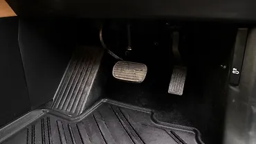 एमजी Hector Tomahawk EV पेडल्स/पैर कंट्रोल्स