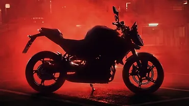 BMW 450 Streetfighter Teased Ahead of Official Unveiling 