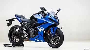 Suzuki GSX-8R available with Rs 80,000 discount Suzuki GSX-8R available with Rs 80,000 discount