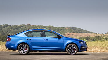 Discontinued Skoda Octavia 2017 Right Side View