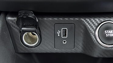 Nissan Kicks USB Port/AUX/Power Socket/Wireless Charging