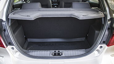 Ford Freestyle Bootspace with Parcel Tray/Retractable