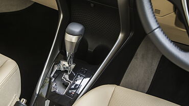 Toyota Yaris Gear Shifter/Gear Shifter Stalk