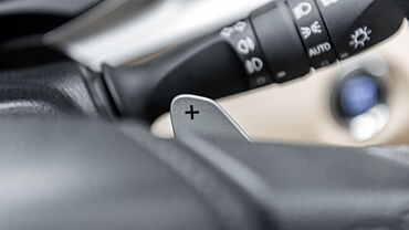 Yaris Right Paddle Shifter Image, Yaris Photos in India - CarWale