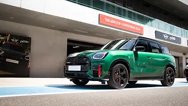 मिनी कंट्रीमैन लेफ्ट फ्रंट थ्री क्वार्टर