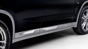X4 [2019-2022] Rear Logo Image, X4 [2019-2022] Photos in India - CarWale