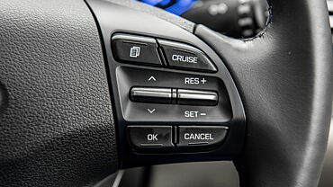 Hyundai Elantra Right Steering Mounted Controls