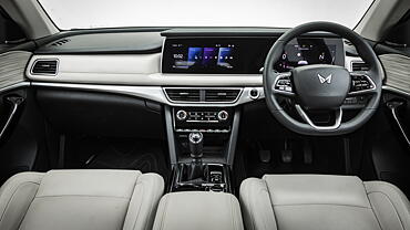 Mahindra XUV700 Images - Interior & Exterior Photo Gallery [150+ Images ...