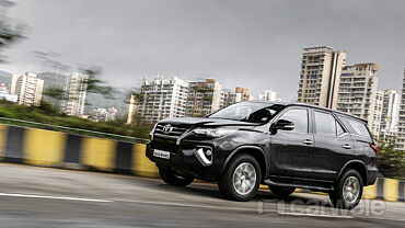 Discontinued Toyota Fortuner 2016 Left Front Three Quarter