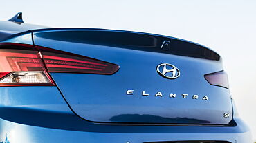Hyundai Elantra Badges