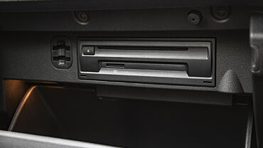 Discontinued Volkswagen T-Roc 2020 CD Drive in Glove Box