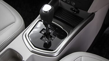 XUV300 Gear-Lever Image, XUV300 Photos in India - CarWale