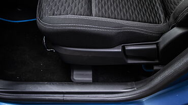 Discontinued Renault Kiger 2022 Seat Adjustment Manual for Front Passenger