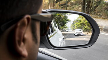 How to adjust car mirrors in three steps