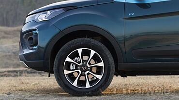 Discontinued Tata Nexon EV 2020 Wheels-Tyres