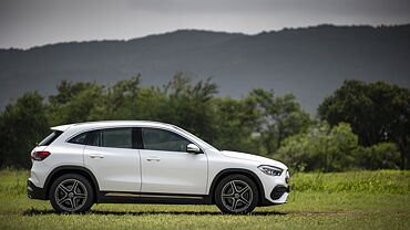 Discontinued Mercedes-Benz GLA 2021 Right Side View