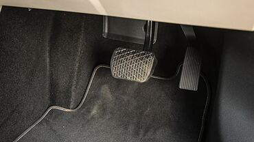 Discontinued Mercedes-Benz A-Class Limousine 2021 Pedals/Foot Controls