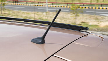 Mahindra XUV400 Antenna