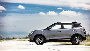 Xuv400 Left Side View Image Xuv400 Photos In India Carwale