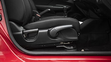 Honda WR-V Seat Adjustment Manual for Driver