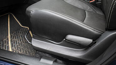 Maruti Suzuki S-Cross 2020 Seat Adjustment Manual for Front Passenger