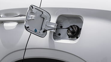 Hyundai Alcazar [2021-2023] Open Fuel Lid