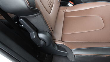 Discontinued Hyundai Alcazar 2021 Second Row Seat Adjustment Manual
