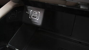 Jeep Meridian USB Port/AUX/Power Socket/Wireless Charging