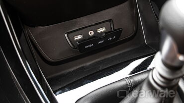 MG Hector Plus [2020-2023] USB Port/AUX/Power Socket/Wireless Charging