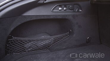 मर्सिडीज़ बेंज़ एएमजी जीएलसी43 कूपे दूसरी रो के लिए इलेक्ट्रिक सीट एड्जस्टमेंट
