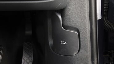 Audi A4 Bonnet/Hood release