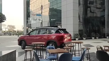 टीवीसी शूट के दौरान एमजी हेक्‍टर फ़ेसलिफ़्ट गाड़ी आई नज़र 