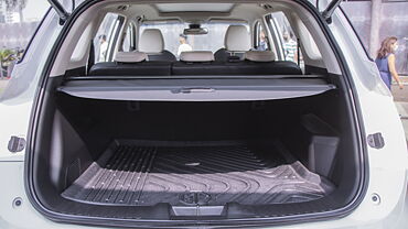 MG Hector [2021-2023] Bootspace with Parcel Tray/Retractable