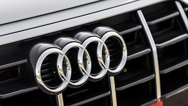 Audi Q5 Front Logo