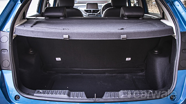 Tata Altroz Bootspace with Parcel Tray/Retractable