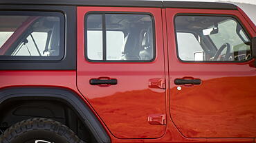 Wrangler Side Glass Housing Image, Wrangler Photos in India - CarWale