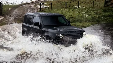 Land Rover Defender V8 drives in with 518bhp