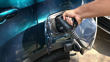टाटा नेक्सन ईवी [2020-2022] ईवी कार चार्जिंग इनपुट प्लग